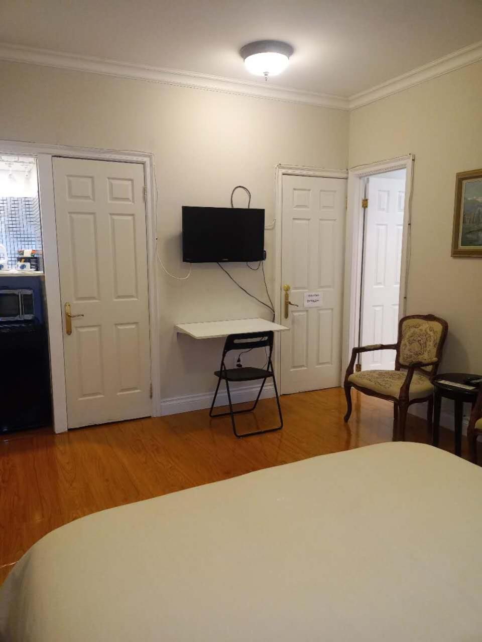 Lakeside Private Suite-Queen Bed Room Tottenham Экстерьер фото