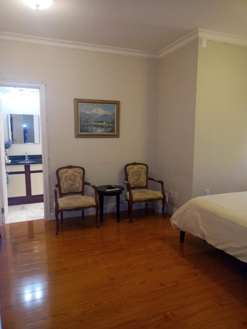 Lakeside Private Suite-Queen Bed Room Tottenham Экстерьер фото